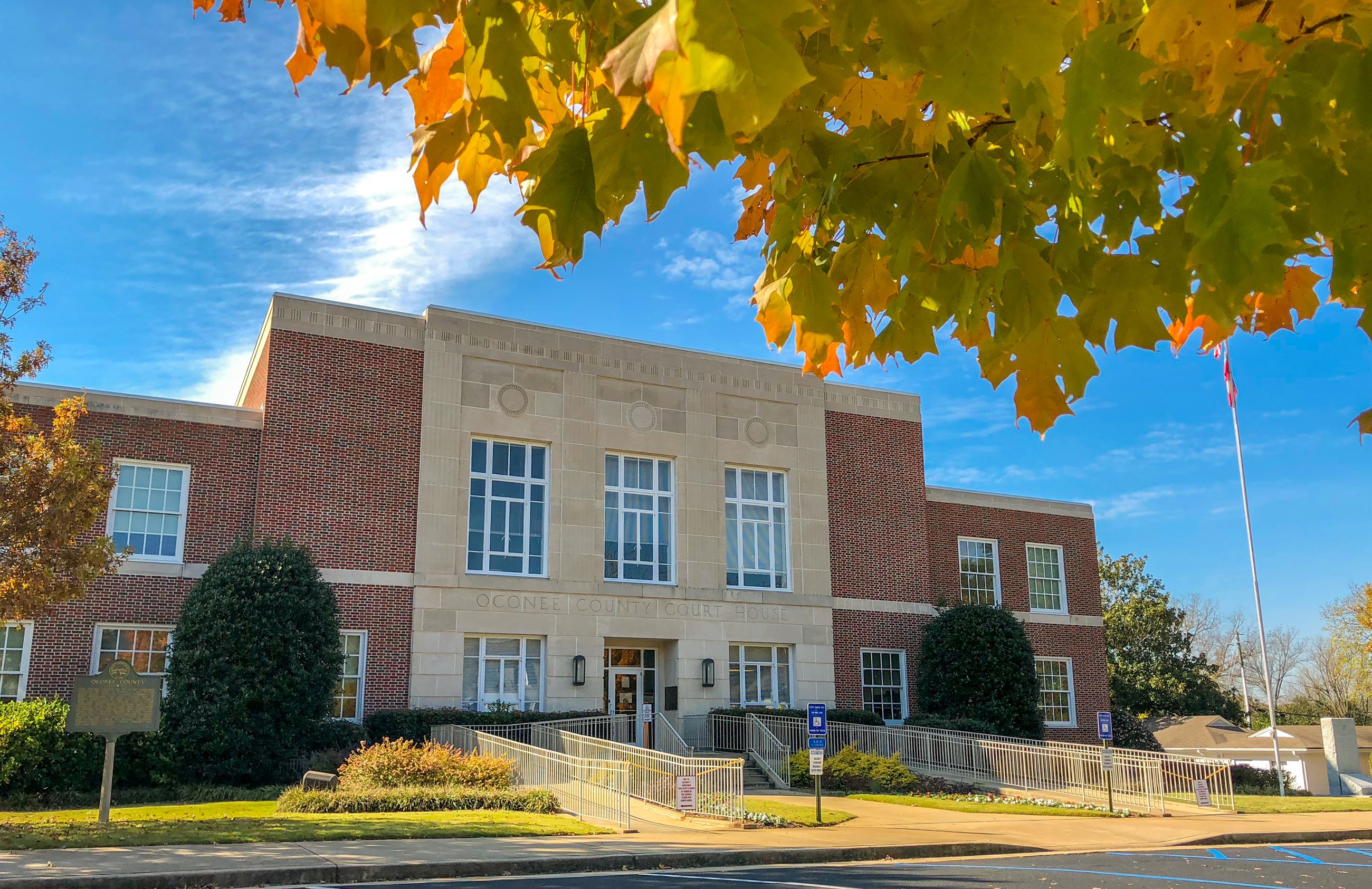 Photo of Oconee County Courthouse with Fall Leaves